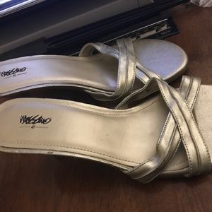 8 1/2 gold slide high heel pumps